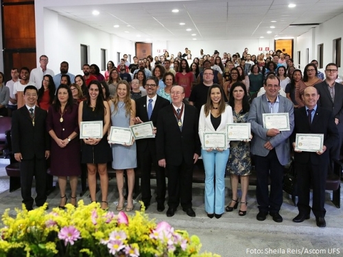 DIRETORES DO CRF/SE RECEBEM HOMENAGEM DA ACADEMIA BRASILEIRA DE CIÊNCIAS FARMACÊUTICAS